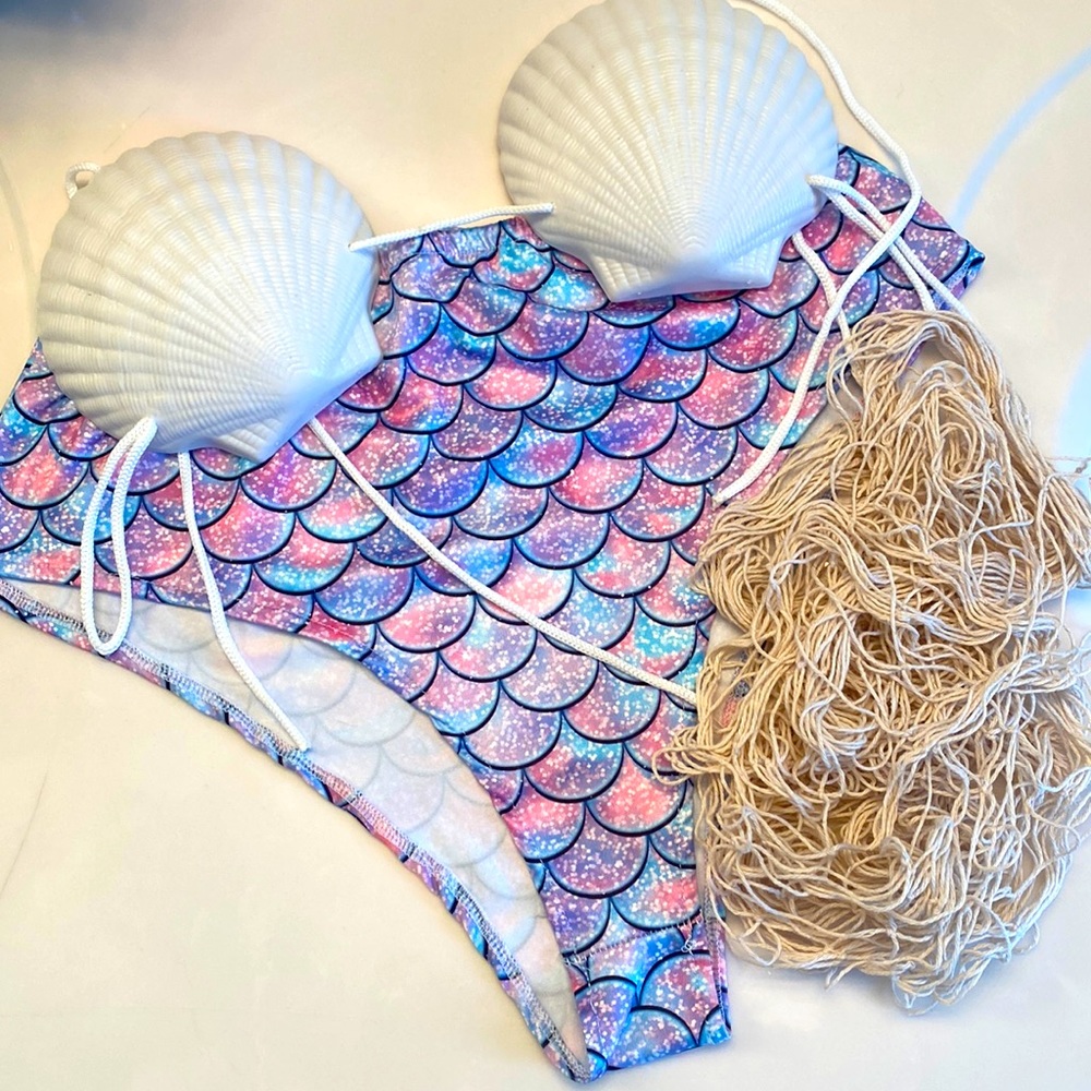 High waisted mermaid bottoms and seashell top